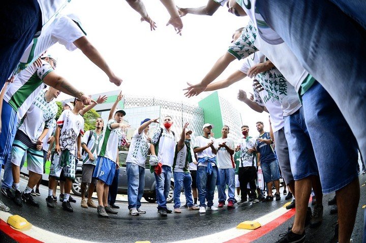 Torcida do Palmeiras recebe críticas de jornal argentino por aglomeração na semifinal da Libertadores - Foto: Marcos Ribolli/Globoesporte