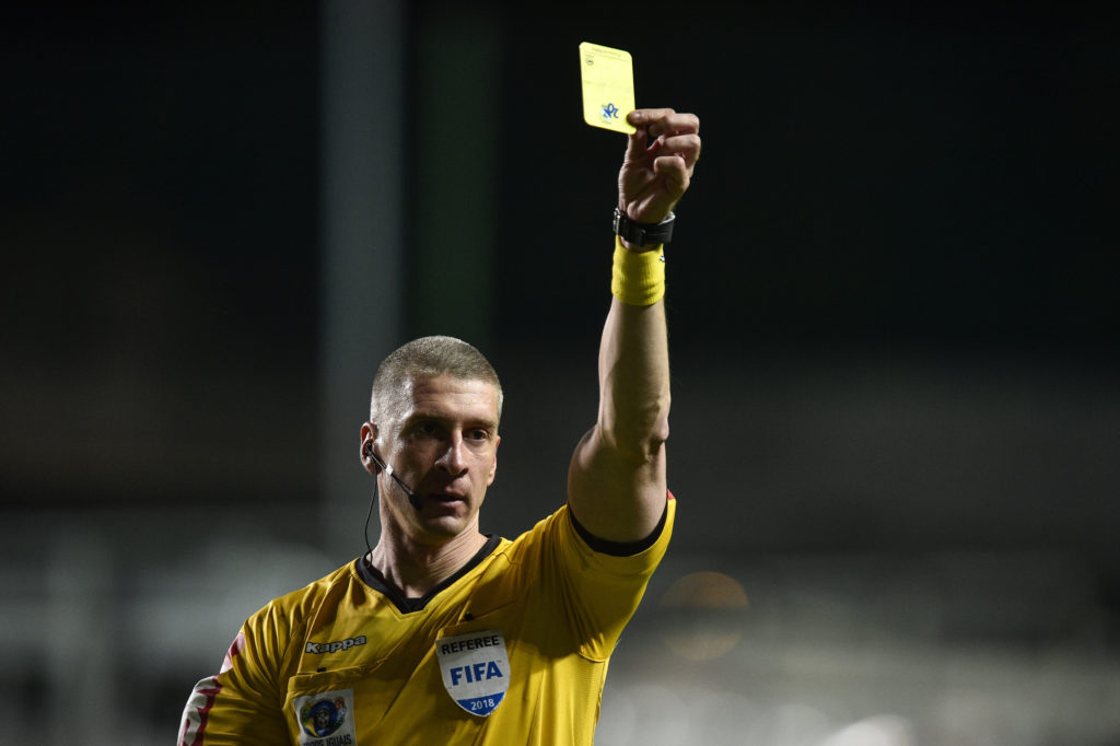 Veja quem são os jogadores mais indisciplinados do Brasileirão 2020