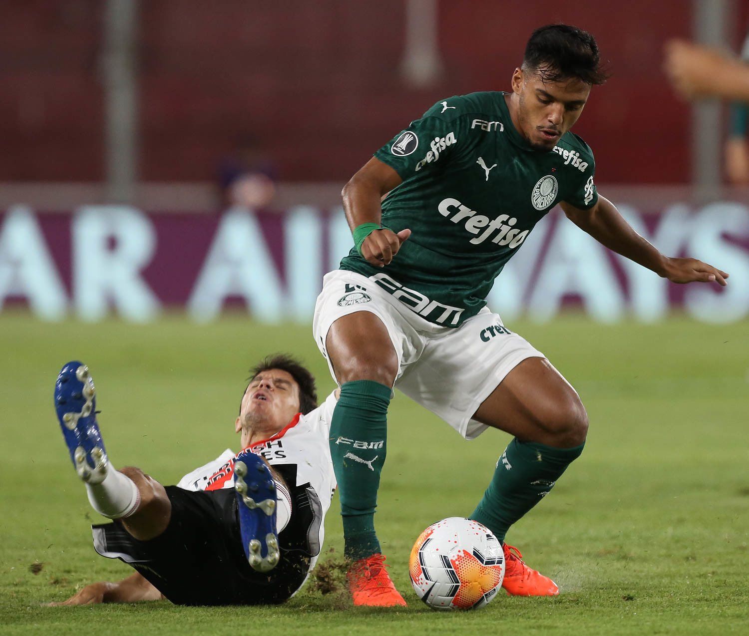 Gabriel Menino completa 1 ano como profissional do Palmeiras; veja a trajetória