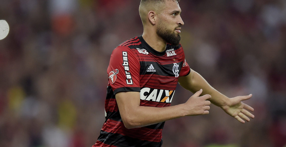 Ex-Flamengo, zagueiro é emprestado pelo Milan e busca destaque na Turquia