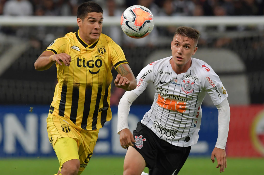 Corinthians usa sete jogadores promovidos do time sub-20 no elenco profissional