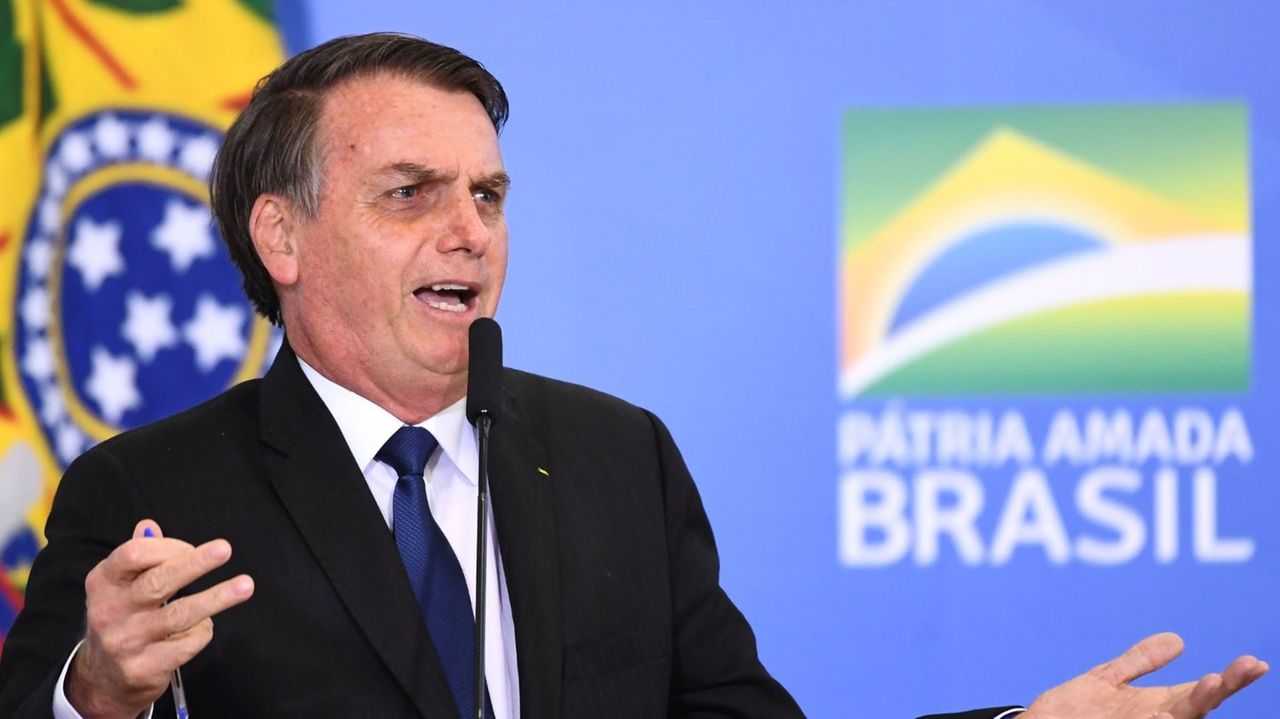 Bolsonaro veta suspensão de pagamento de dívidas fiscais dos clubes brasileiros