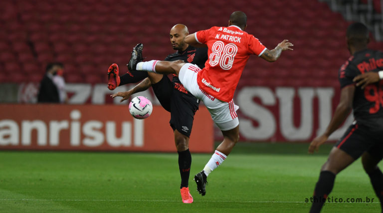 Athletico e Internacional fazem jogo entre as melhores defesas do Brasileirão