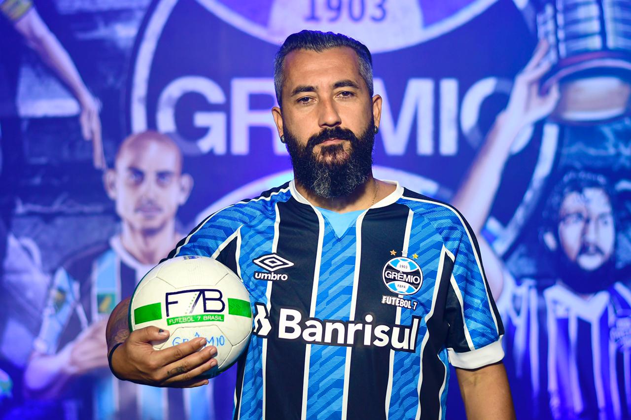 Douglas vai jogar futebol de 7 no Grêmio; relembre a ...