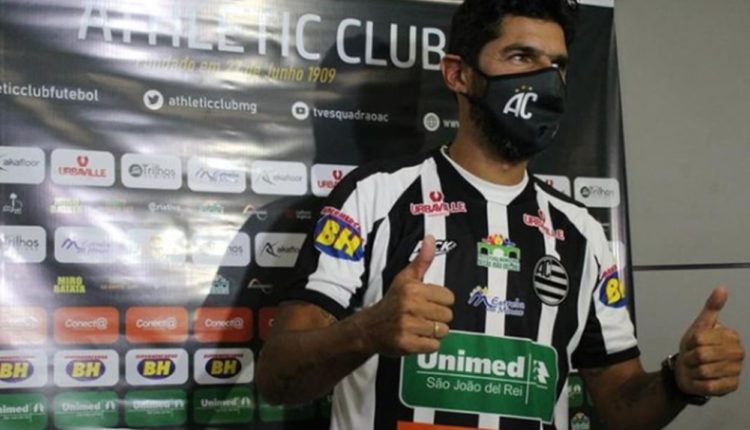 Loco Abreu: Conheça 4 times alvinegros defendidos pelo uruguaio Imagem: Reprodução Instagram @athleticclubfutebol
