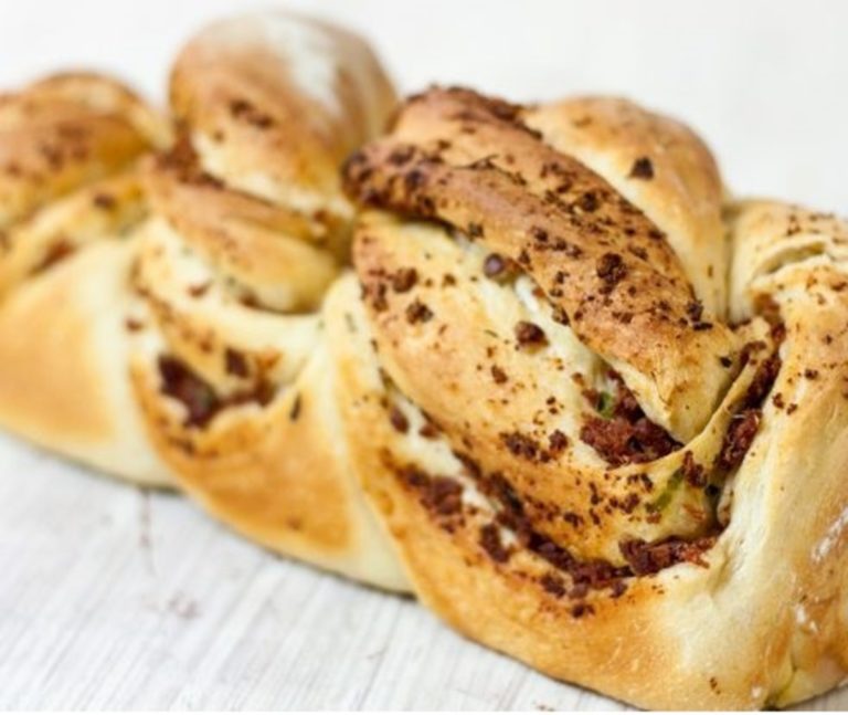 pão de cerveja recheado com linguiça (1)