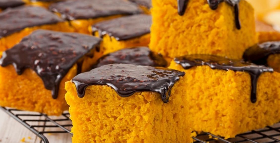 Bolo de cenoura com gotas de Chocolate