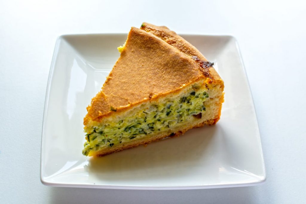 Torta de abobrinha simples de liquidificador: a receita para deixar a refeição mais leve