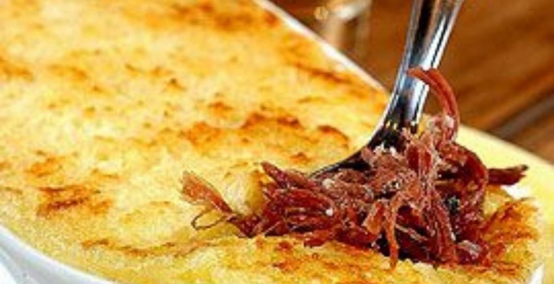 escondidinho de carne seca