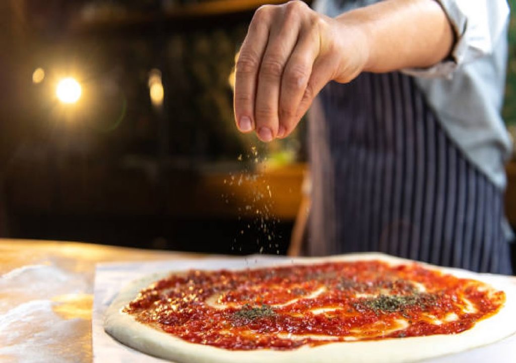 Pizza caseira: Receita perfeita fácil e perfeita para toda a família (Foto: Reprodução iStock)