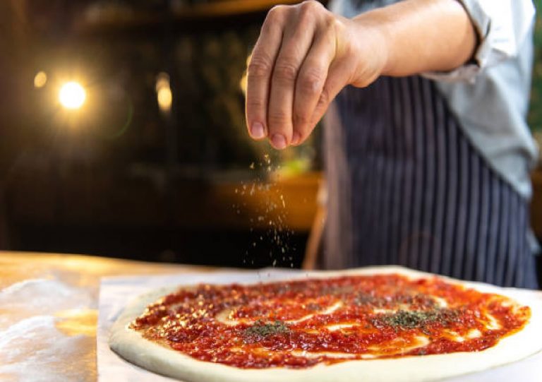 Pizza caseira: Receita perfeita fácil e perfeita para toda a família (Foto: Reprodução iStock)