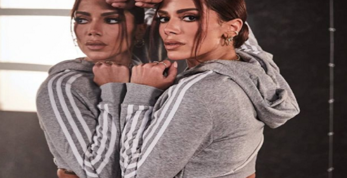 Anitta no espelho Foto Reprodução Instagram