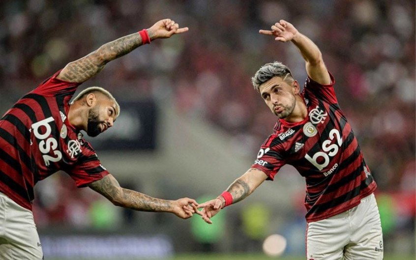 Confira onde assitir Chapecoense x Flamengo ao vivo pelo Campeonato Brasileiro nesta segunda-feira.