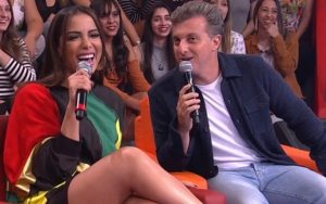 Anitta e Luciano Huck no Caldeirão em 2016 - Reprodução Globo