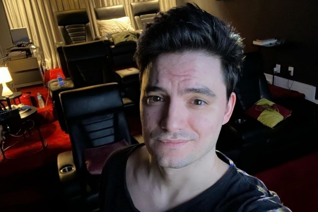 felipe-neto-em-sala-de-cinema