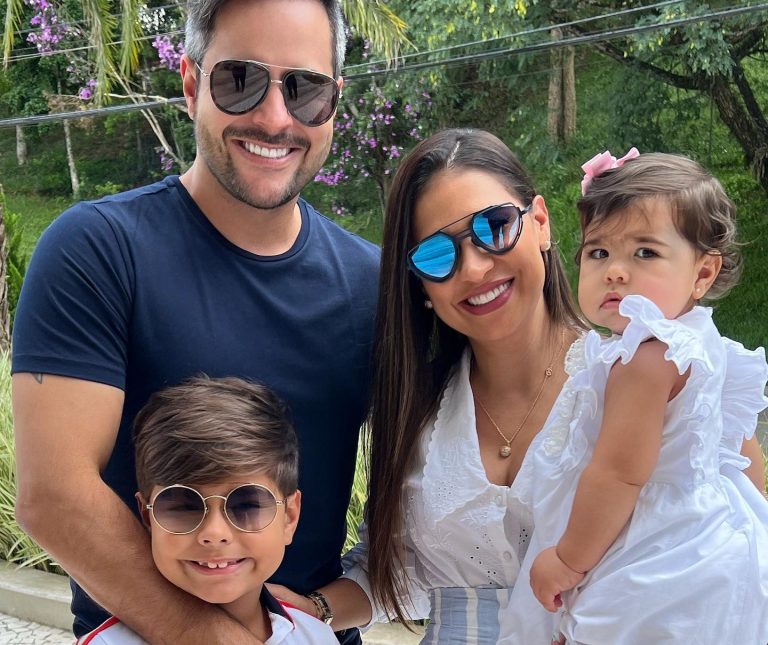 Simone Mendes e Kaká Diniz comemoram aniversário de Zaia -Reprodução Instagram