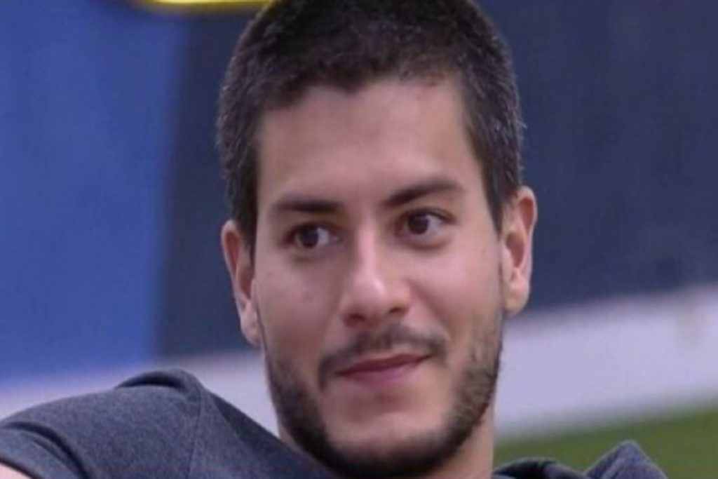 ARTHUR AGUIAR - FOTO DIVULGAÇÃO DO TWITTER