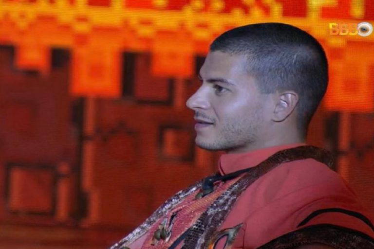 ARTHUR AGUIAR - FOTO REPRODUÇÃO DO TWITTER