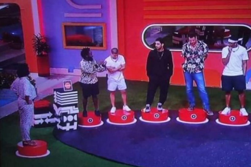 INTERNAUTAS ATACAM TRIO DA DISNEY - FOTO REPRODUÇÃO DO TWITTER