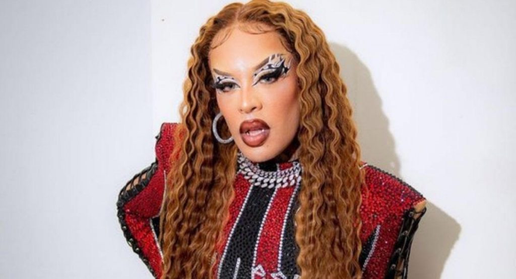 Lollapalooza: O show polêmico de Gloria Groove teria custado uma fortuna se o processo no TSE estivesse correto; confira. Reprodução/Twitter.