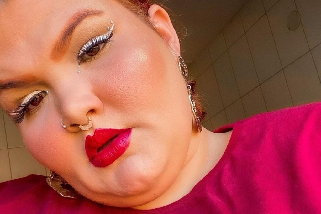 A dançarina Thais Carla recusa participar de reality show na Record e elogia BBB: Meu sonho é entrar lá!