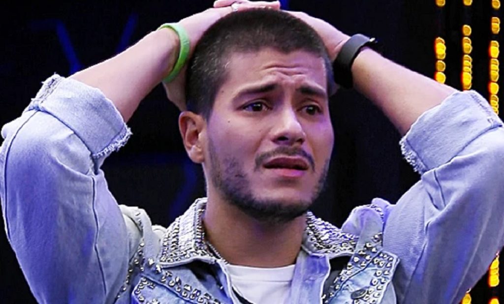 Arthur Aguiar flopa em paredão falso (Foto: Globoplay)