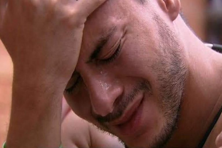 PERSEGUIÇÃO CONTRA ARTHUR AGUIAR - FOTO REPRODUÇÃO DO TWITTER