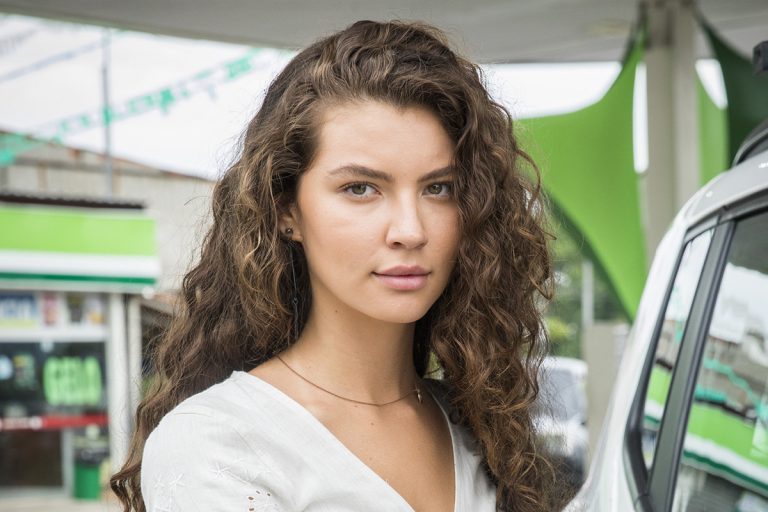 Alanis Guillen comenta sobre cena com onça pintada na novela pantanal: Experiência única! Estou encantada!