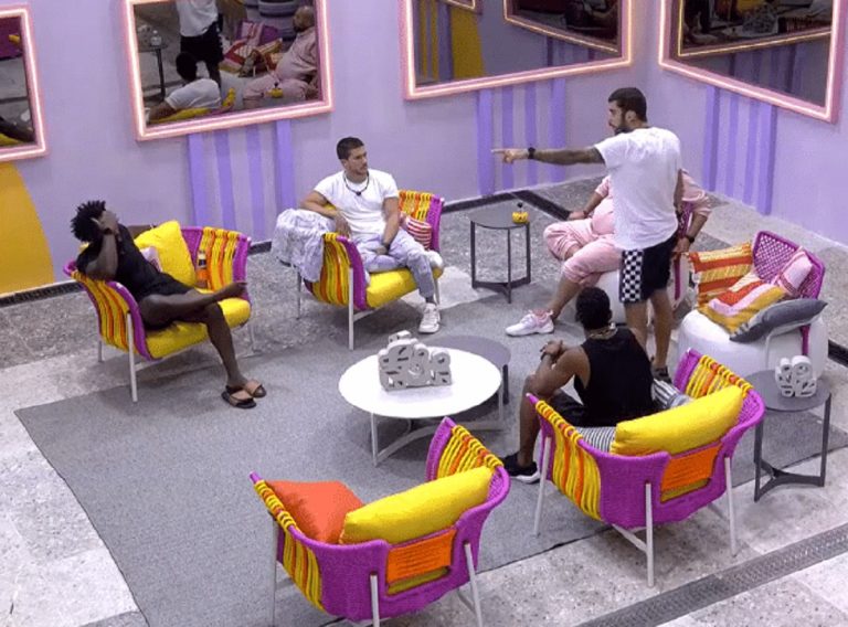 Paulo André, Pedro Scooby e Gustavo criticam Arthur Aguiar (Foto: Globoplay)