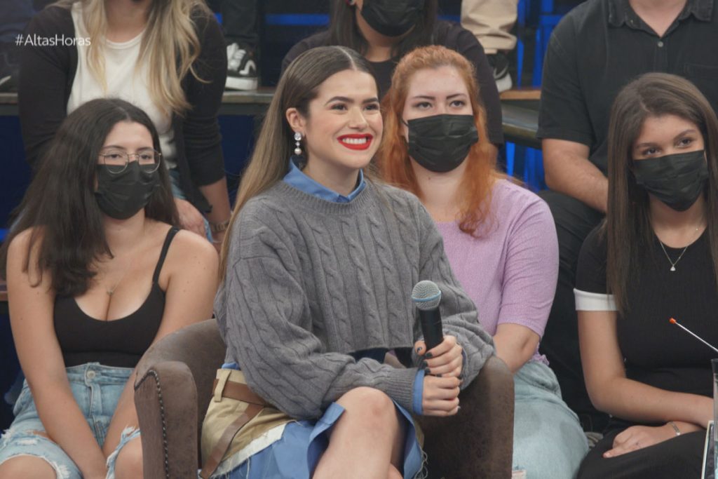 Internautas zombam do look de Maísa no altas horas, e atriz vira meme na web!