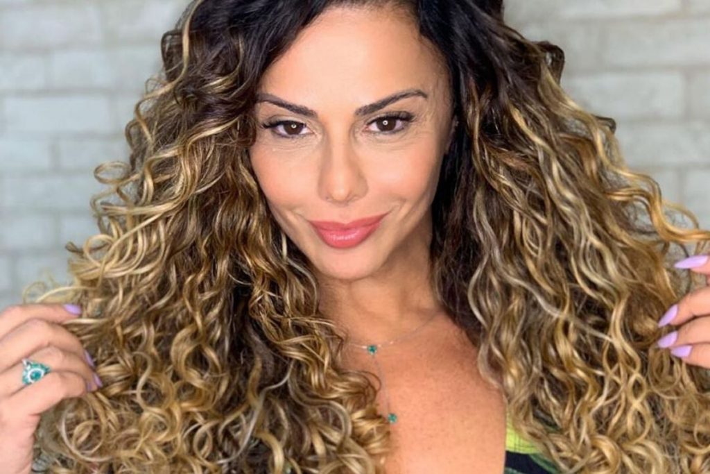 Viviane Araújo irá desfilar pela Sapucaí nessa primeira noite desfiles, confira!