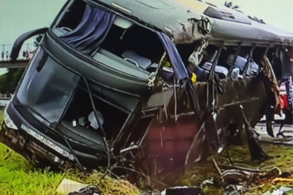 Conrado e Aleksandro: Cinco pessoas morrem em acidente de ônibus