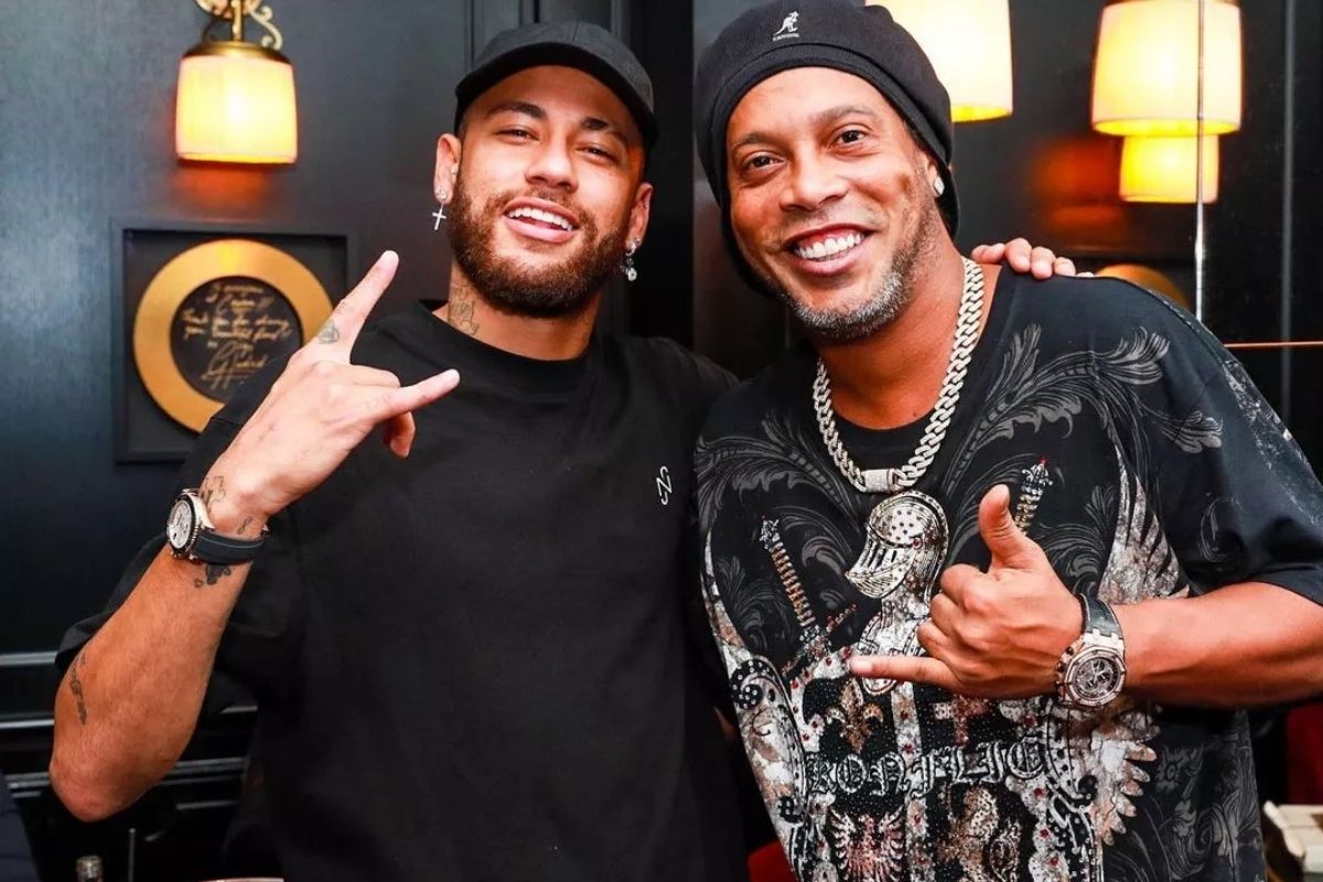 Ronaldinho Gaúcho e Neymar possuem títulos em suas carreiras - Reprodução: Instagram Ronaldinho