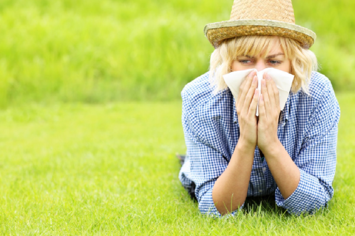 Alergia à grama, veja 3 formas de ter um quintal verde sem alergias (Foto: Canva Pro)