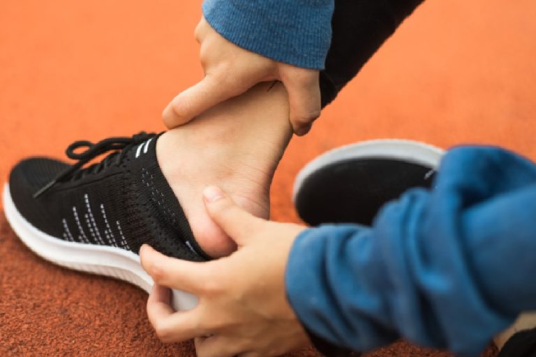 Como amaciar sapatos? Método perfeito para que fique mais confortável e não machuque os seus pés (Foto: Canva Pro)