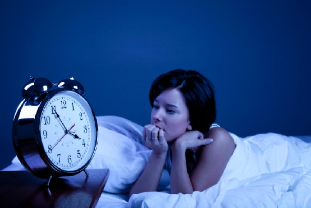 Como combater a insônia, dicas eficientes para conseguir dormir melhor (Foto: Canva Pro)