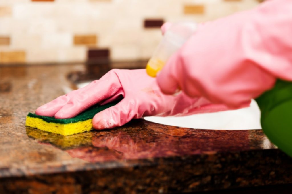 Como limpar granito, veja dicas e nunca mais erre higienizando este material (Foto: Canva Pro)