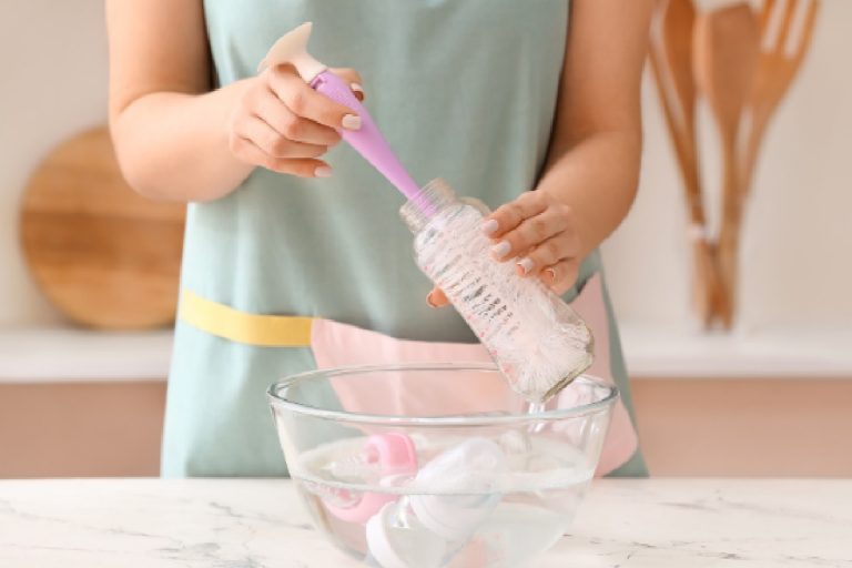 Como limpar mamadeiras e bicos rapidamente: passo a passo com total segurança