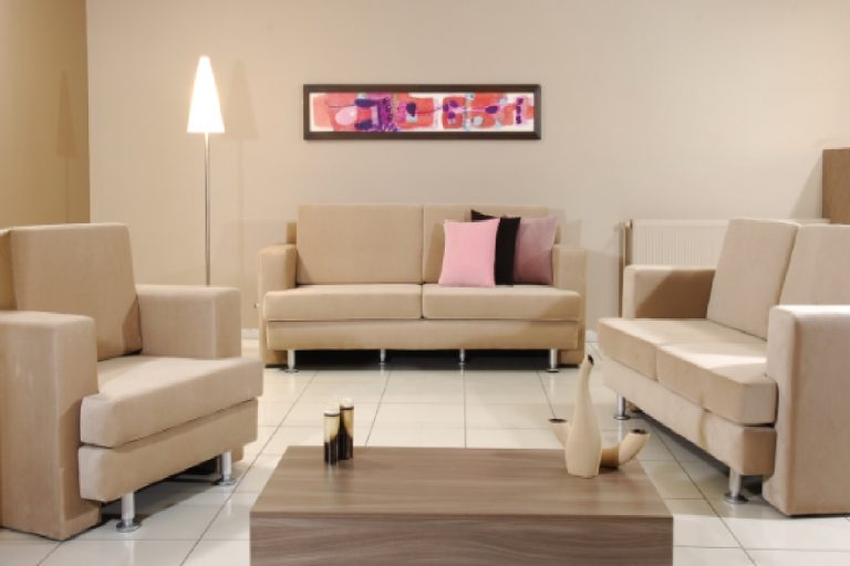 Como organizar sala, dicas eficientes para deixar o lar mais arrumado (Foto: Canva Pro)