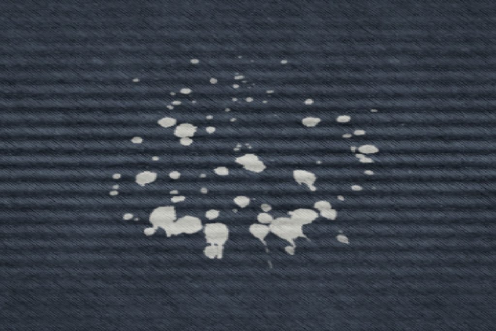 O que fazer com mancha de água sanitária? Passo a passo para resolver problema (Foto: Canva Pro)