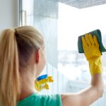 Como limpar janelas, dicas perfeitas para um resultado impecável e sem poeira (Foto: Canva Pro)