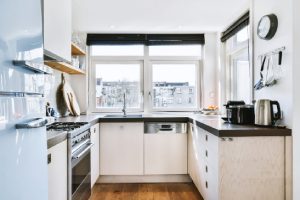 Como limpar cozinha, passo a passo para um ótimo resultado em menos tempo (Foto: Canva Pro)