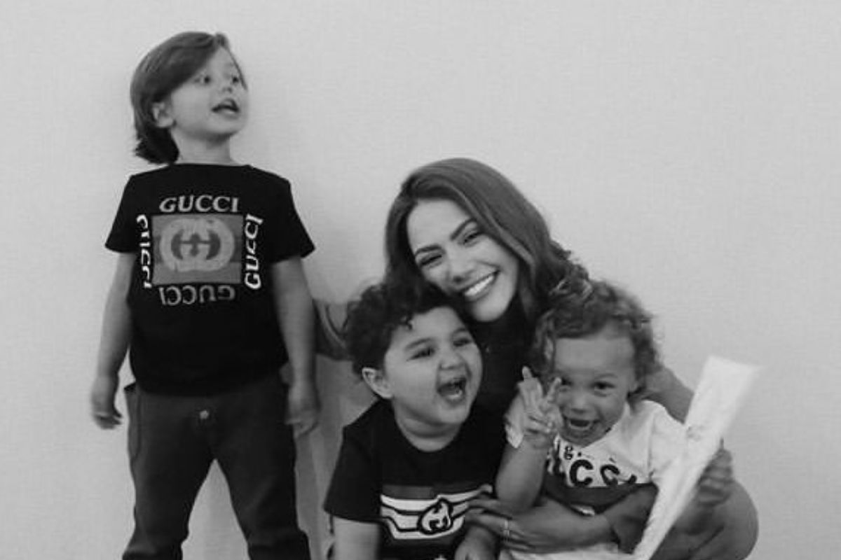 Sarah Poncio e seus filhos José, João e Josué - Reprodução Instagram