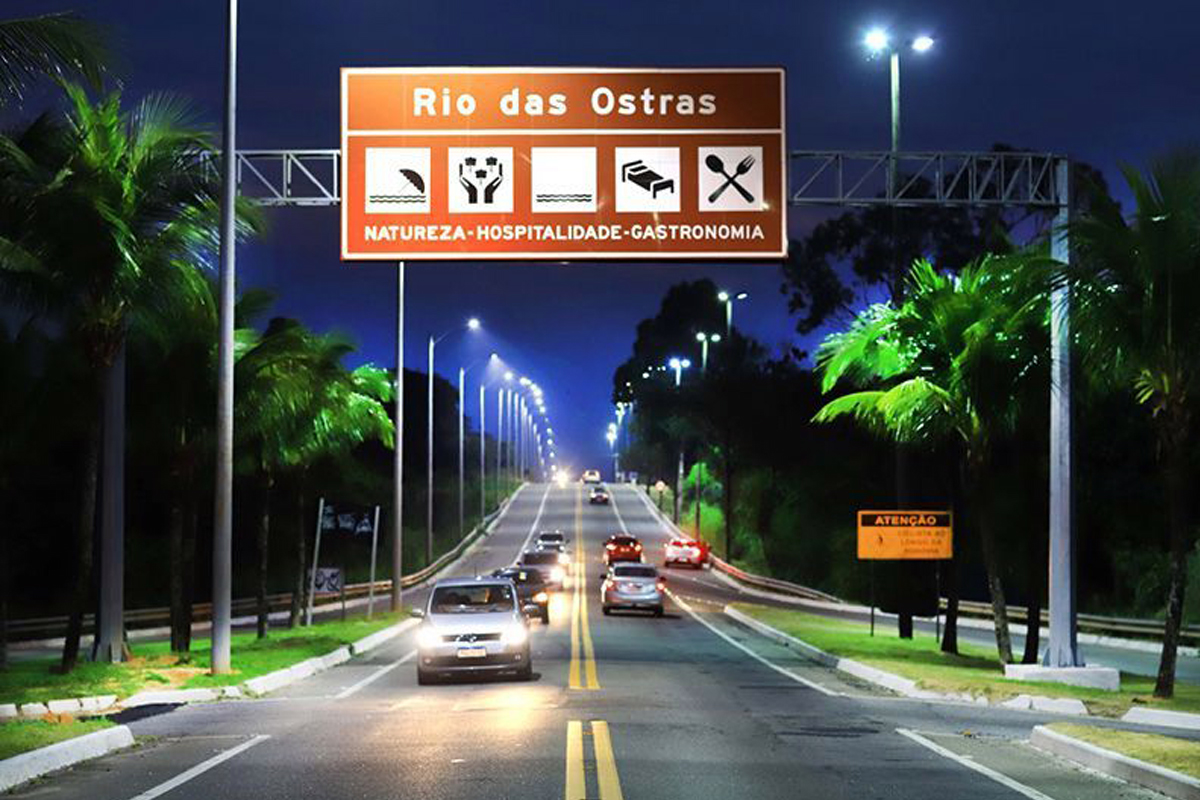 A população de Rio das Ostras recebeu novas obras e uma extensa rede de iluminação