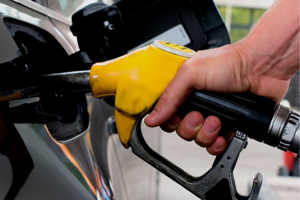 O governo do Rio de Janeiro aciona o procon com medida para abaixar o preço da gasolina