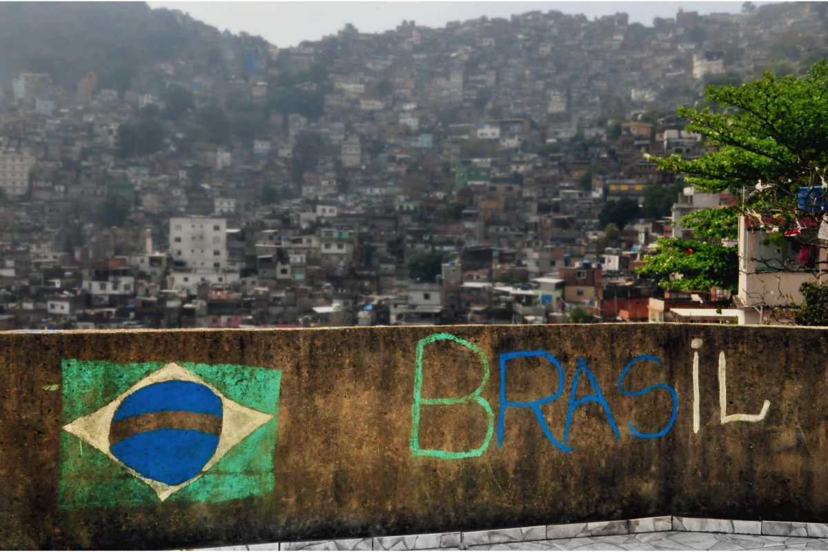 Prefeitura do Rio lança compacto juvenil para jovens em favelas