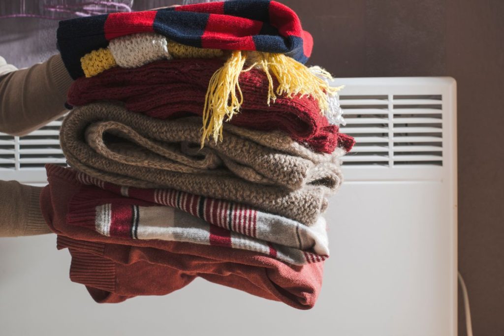 São arrecadadas 2 toneladas de roupas de frio feita pela campanha do agasalho no rio de janeiro