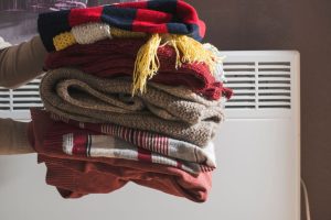 São arrecadadas 2 toneladas de roupas de frio feita pela campanha do agasalho no rio de janeiro