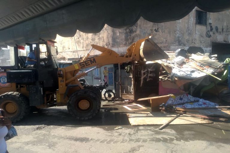 Prefeitura fecha Cracolândia no Parque Proletário e retira quatro toneladas de lixo