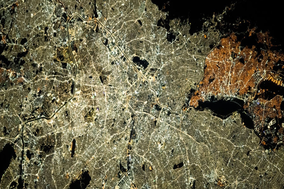 Fotos de satélite mostram as mudanças de cor noturnas do Rio
